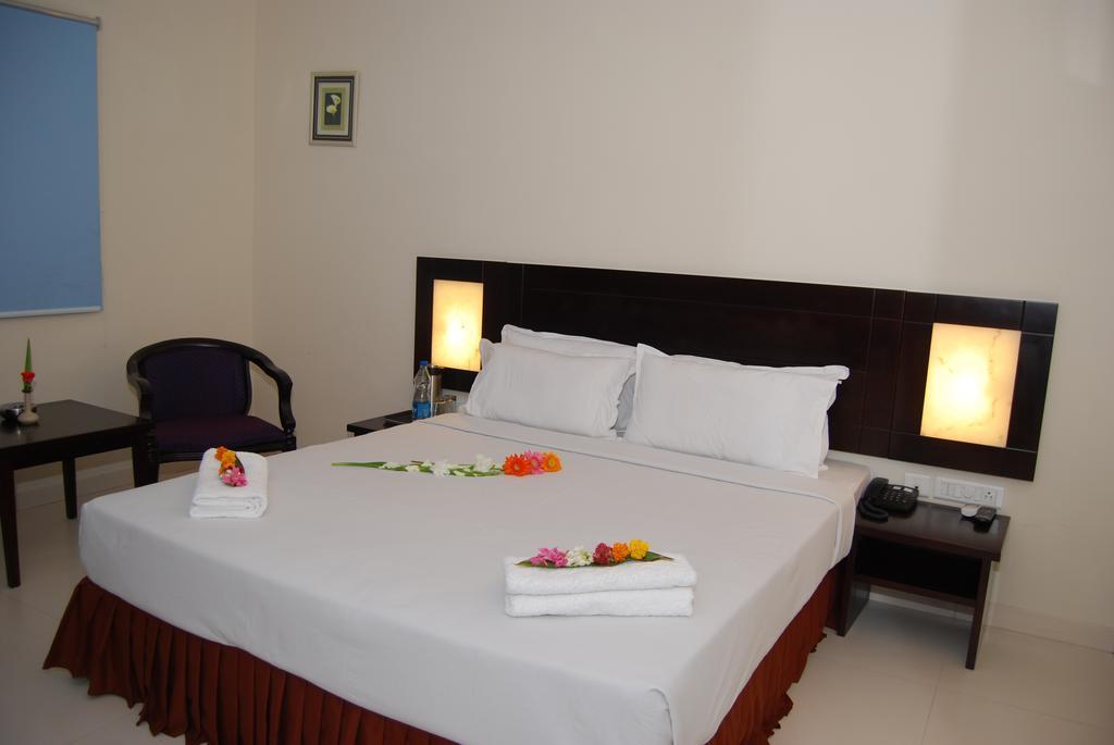 Finestays Shanti Priya Kolkata Bagian luar foto